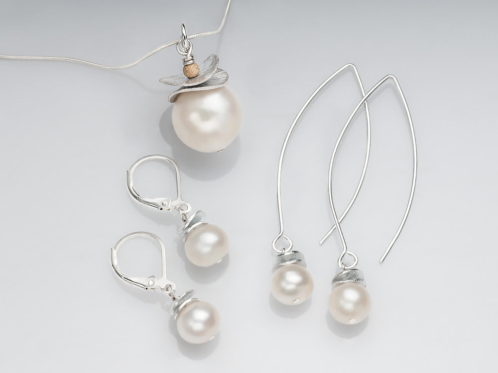 Acorn Brushed Double Petals Necklace