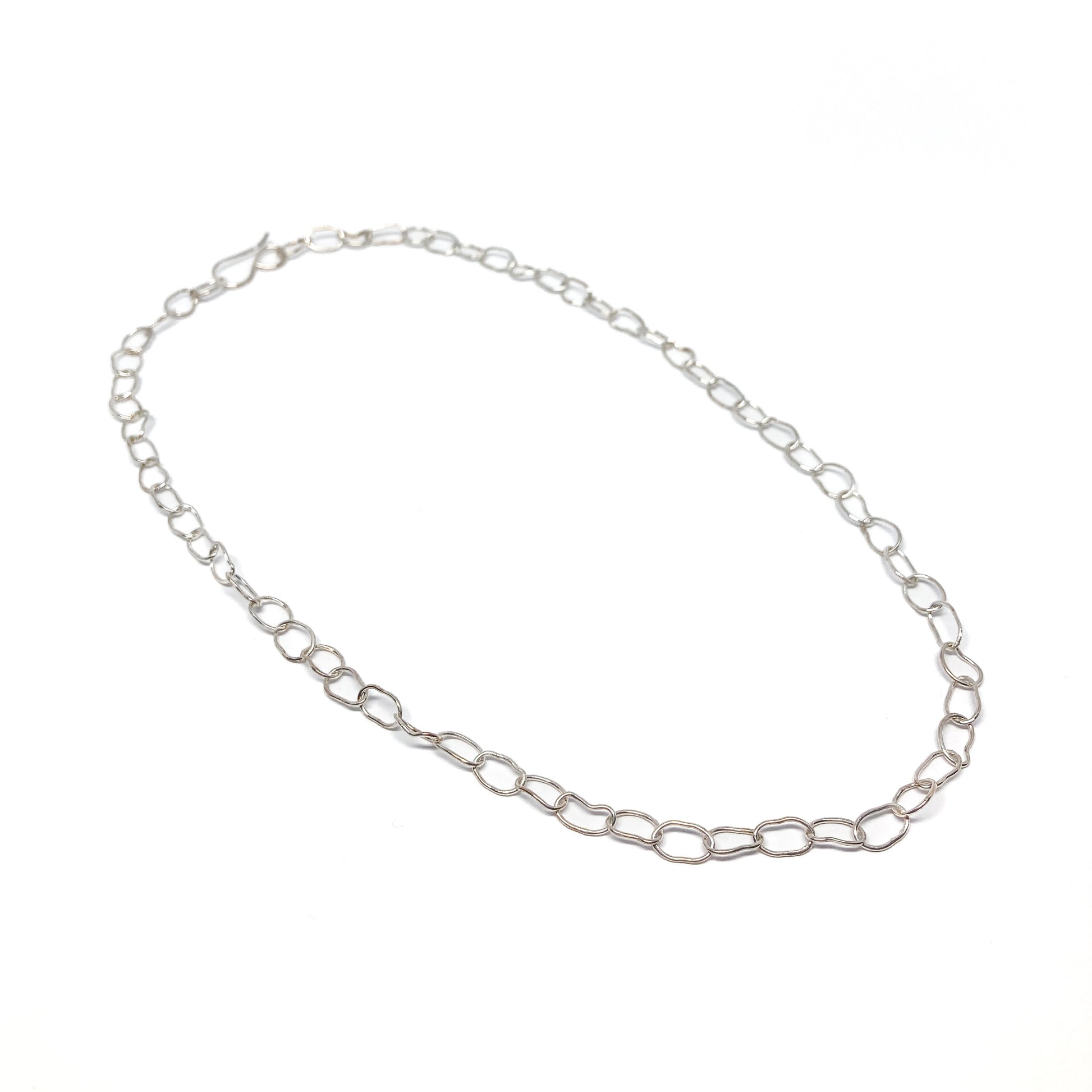 Silver oval link necklace.