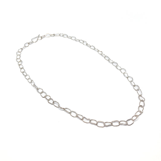 Silver oval link necklace.