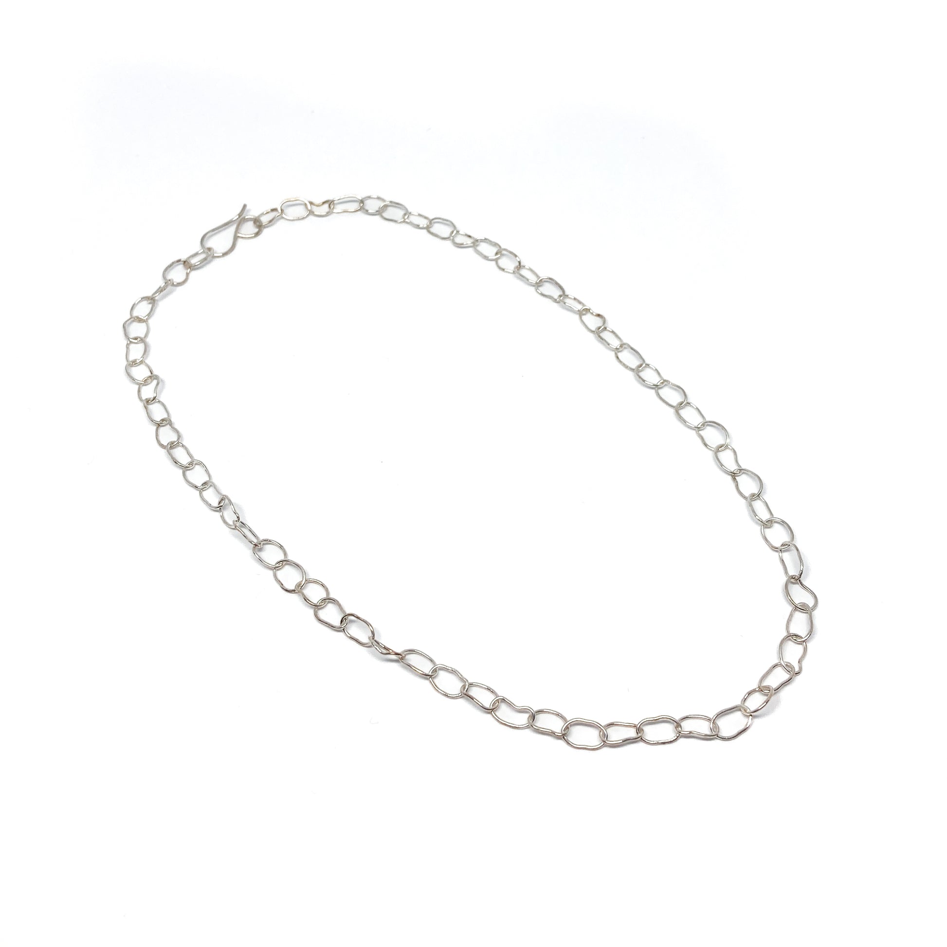 Silver oval link necklace.