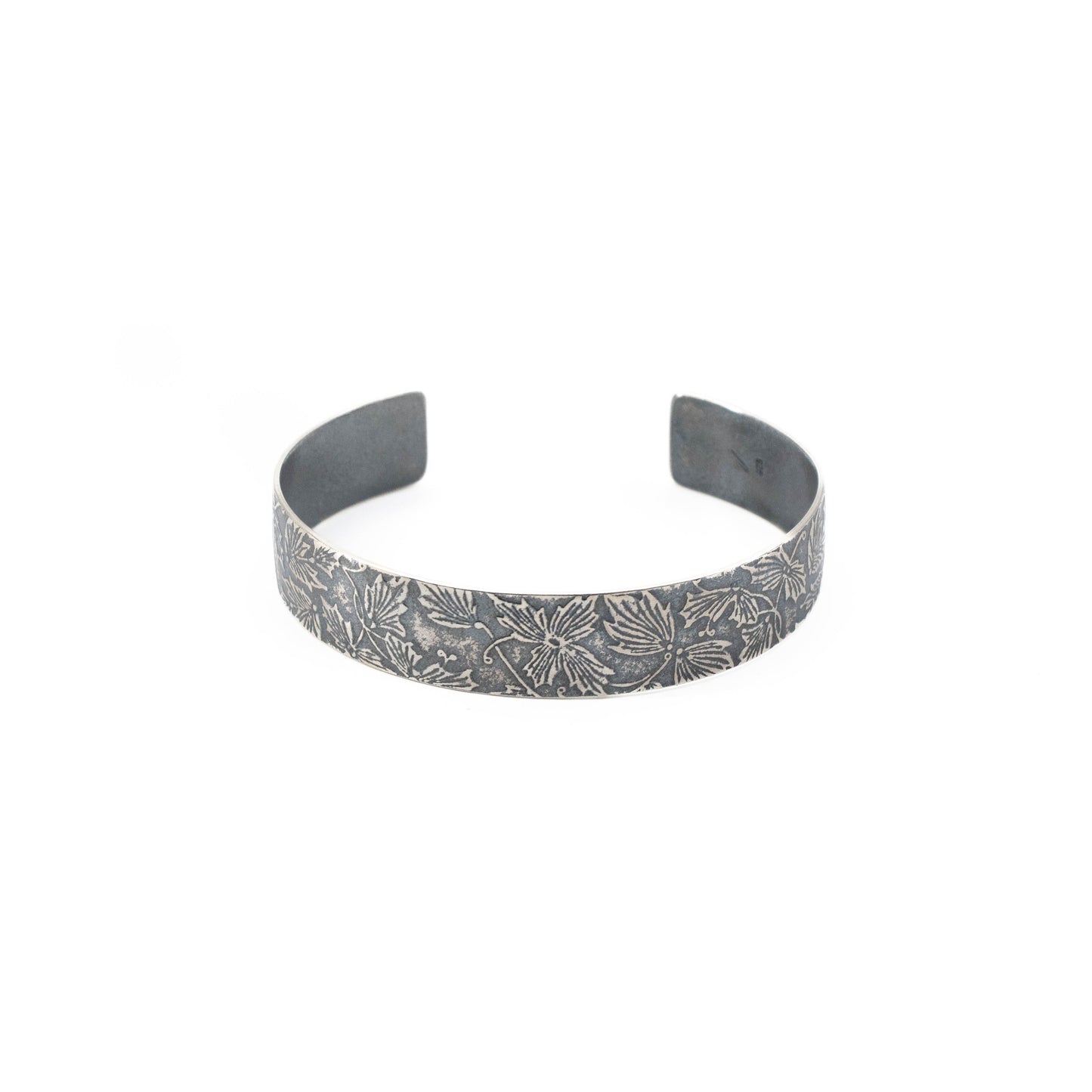 Cuff bracelet with vines pattern